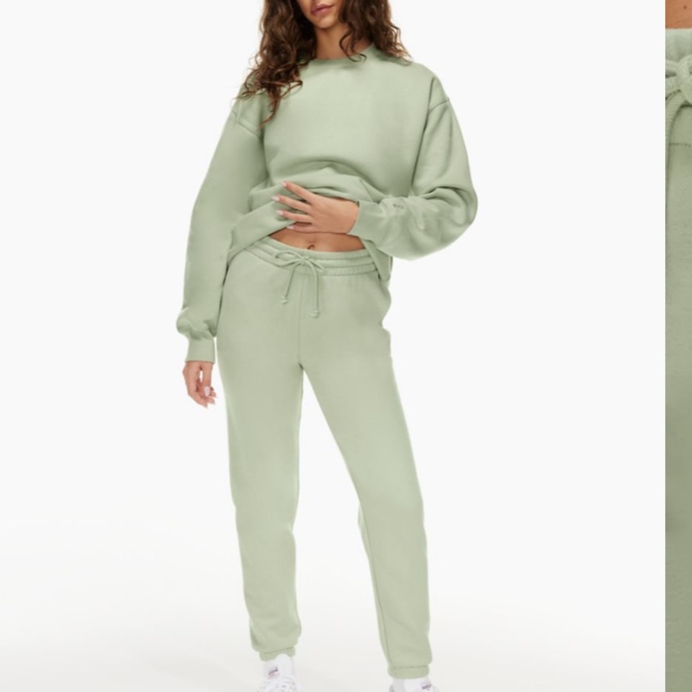 NWT TNA Cozy Fleece Perfect Sweatpant